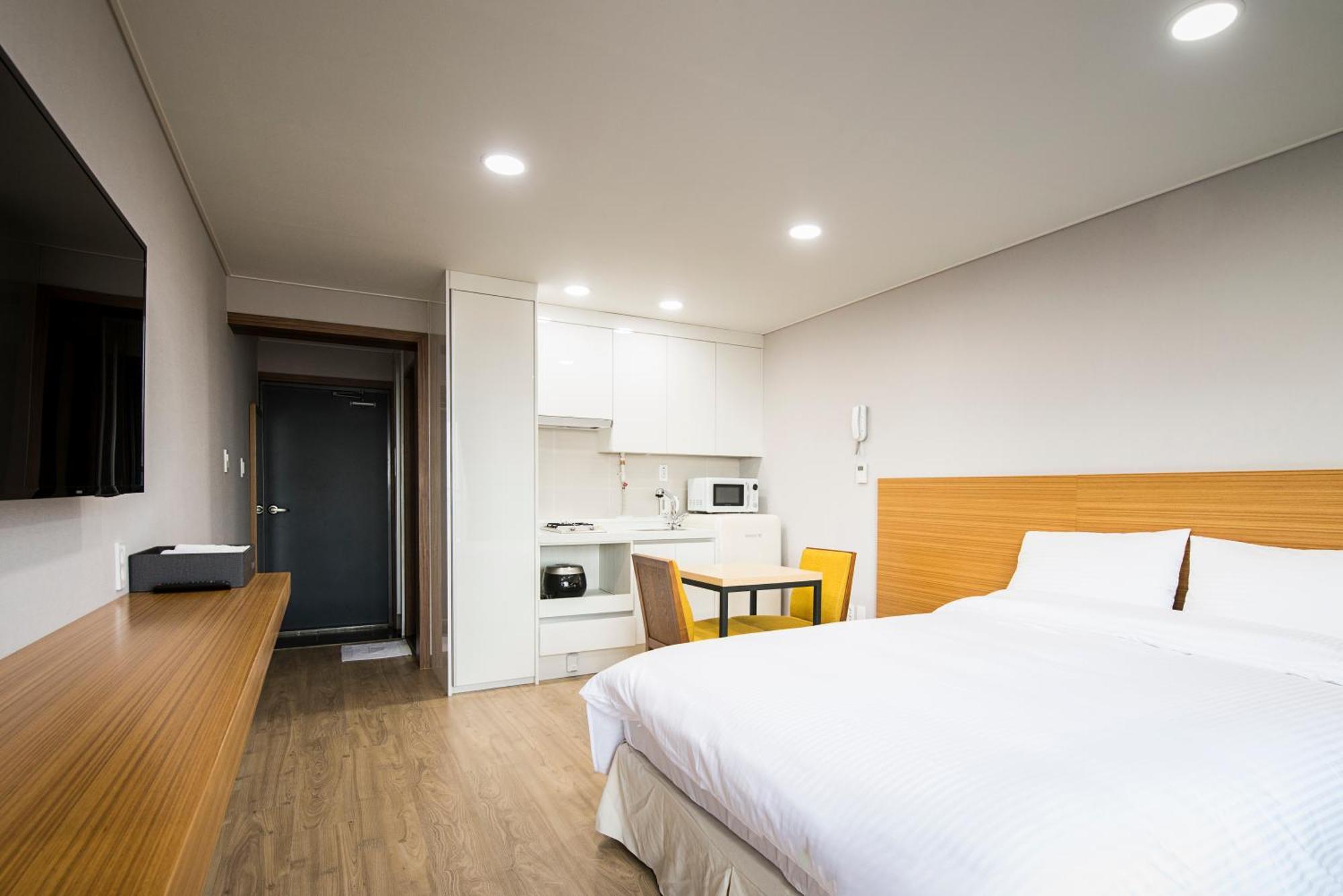 W Ocean Pension Seogwipo Esterno foto