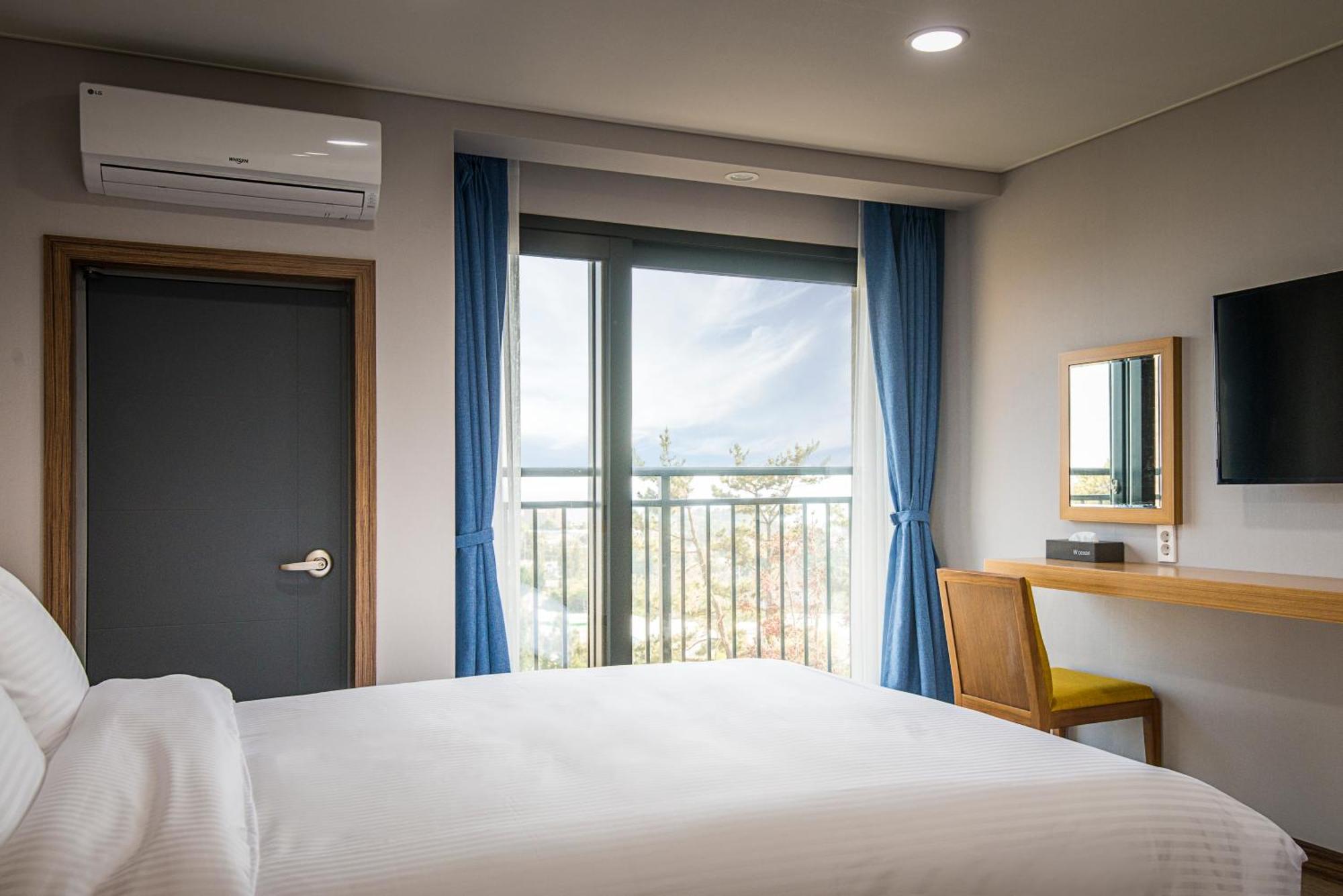 W Ocean Pension Seogwipo Esterno foto