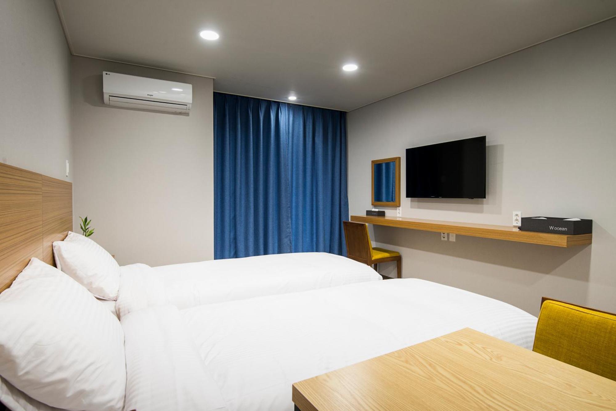 W Ocean Pension Seogwipo Esterno foto