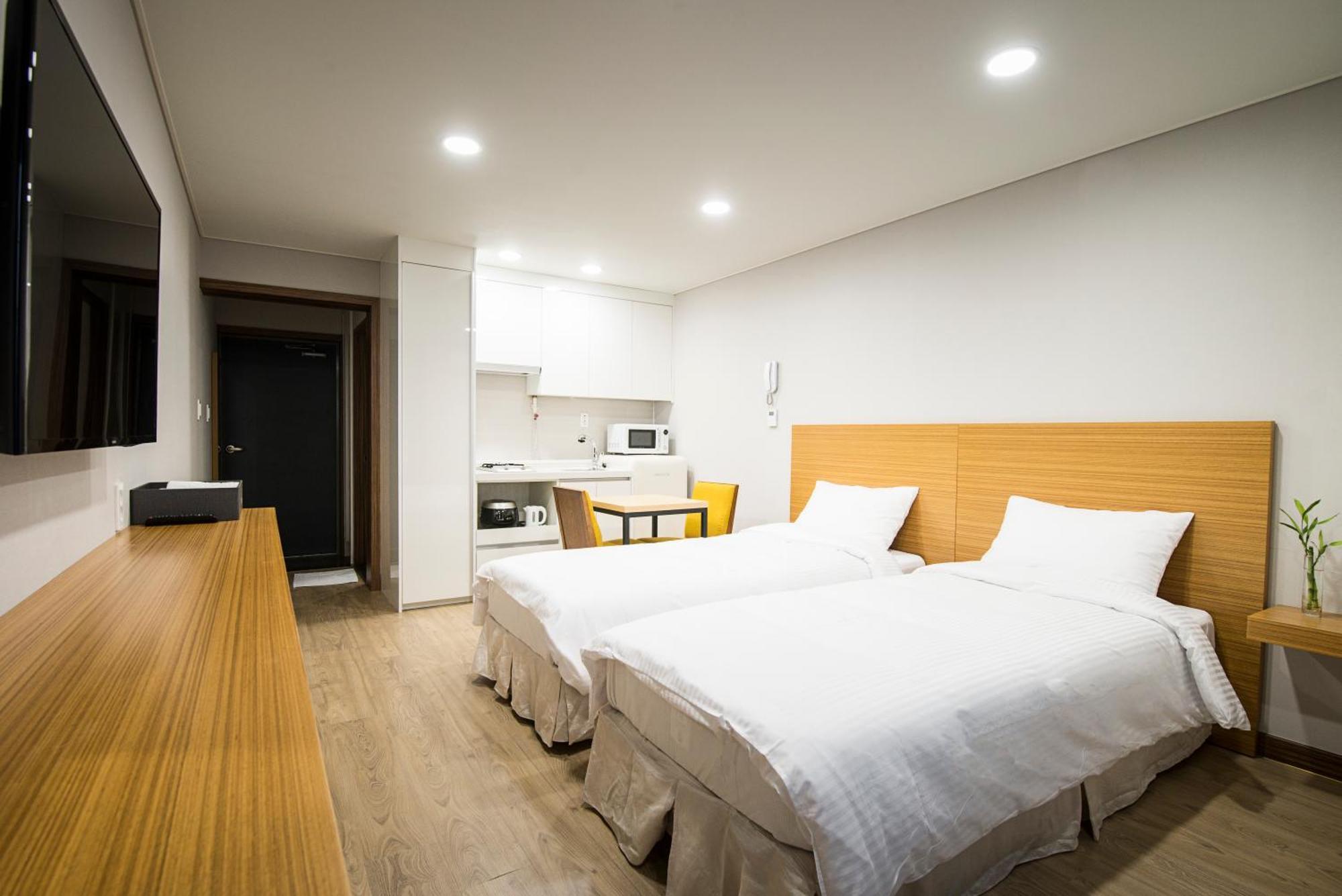 W Ocean Pension Seogwipo Esterno foto