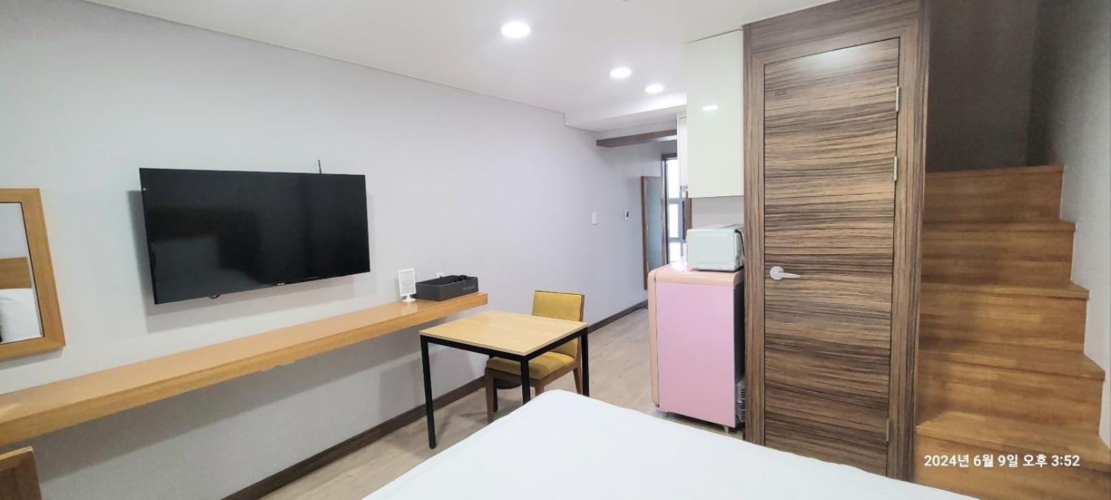 W Ocean Pension Seogwipo Esterno foto