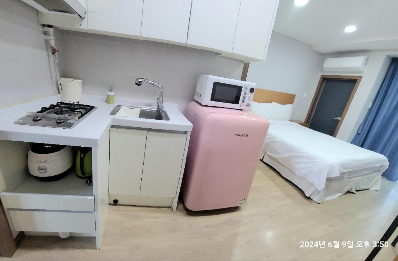 W Ocean Pension Seogwipo Esterno foto