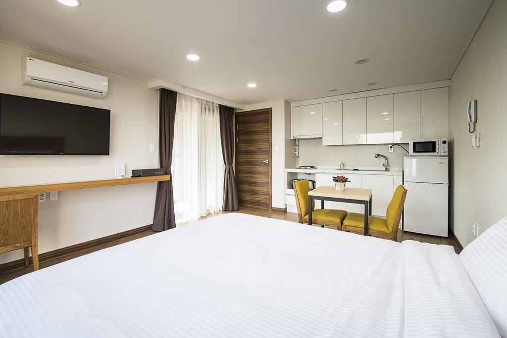 W Ocean Pension Seogwipo Esterno foto