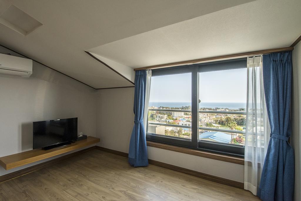 W Ocean Pension Seogwipo Esterno foto