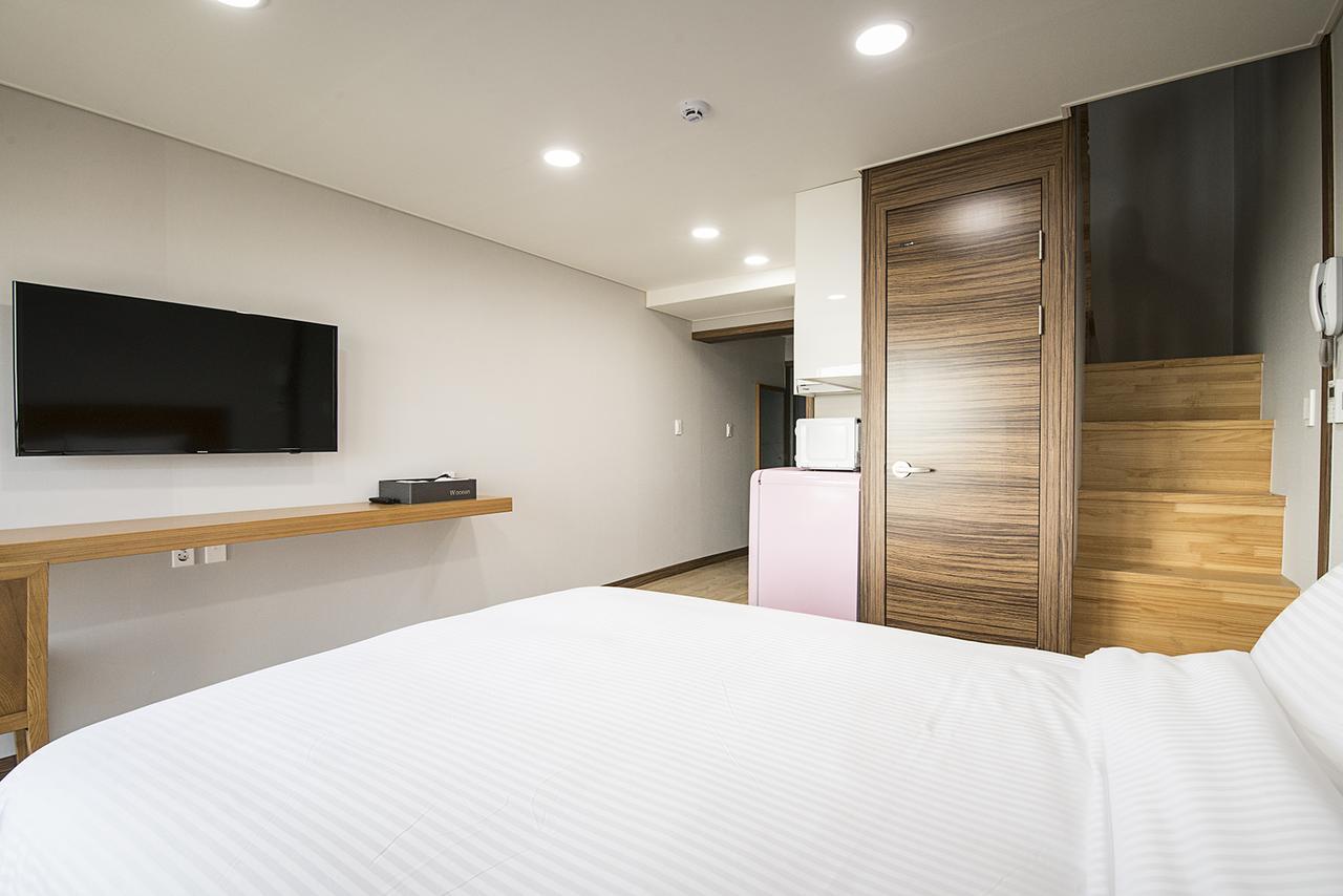 W Ocean Pension Seogwipo Esterno foto